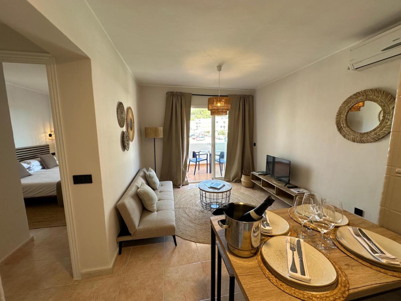 Apartamentos Ses Veles Cala Llonga  Εξωτερικό φωτογραφία