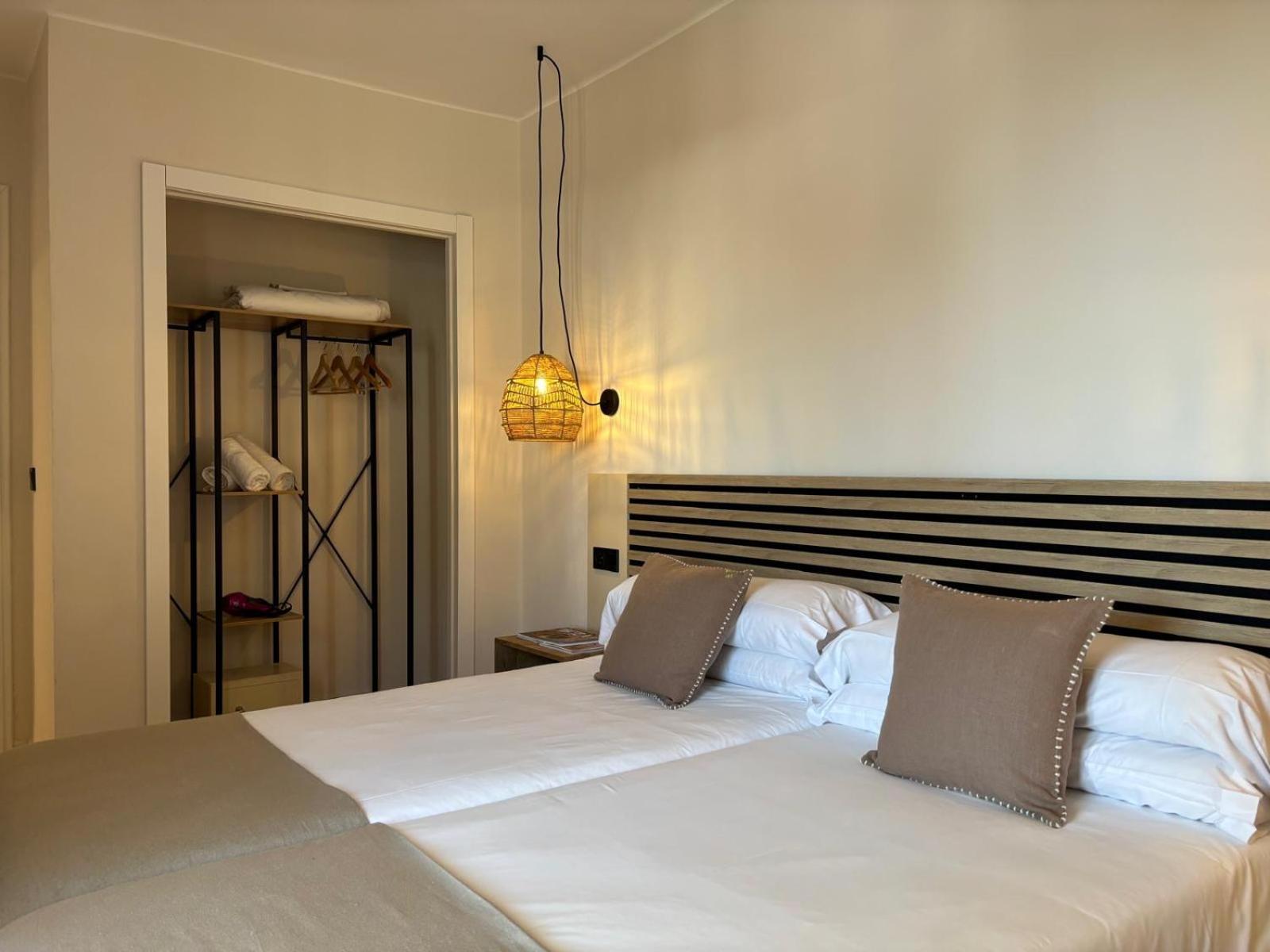 Apartamentos Ses Veles Cala Llonga  Δωμάτιο φωτογραφία