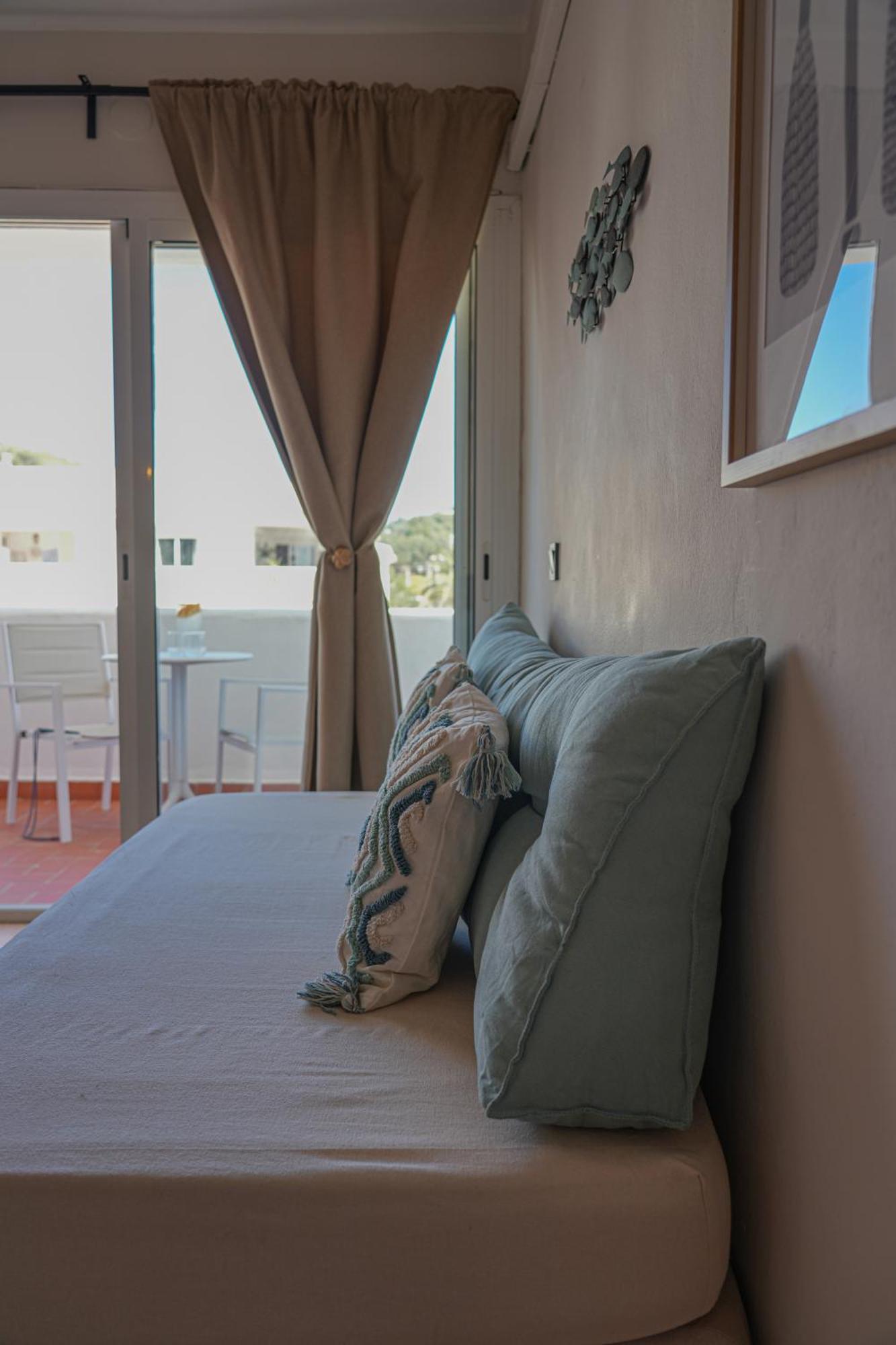 Apartamentos Ses Veles Cala Llonga  Εξωτερικό φωτογραφία